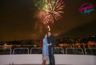 Mega Yatta Lazerle Evlilik Teklifi ve Profesyonel Havai Fişek Gösterisi Özel Paket