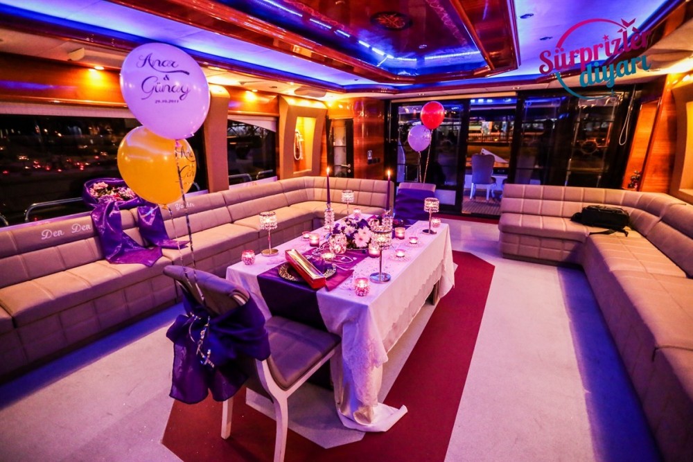 Mega Yatta Lazerle Evlilik Teklifi ve Profesyonel Havai Fişek Gösterisi Özel Paket