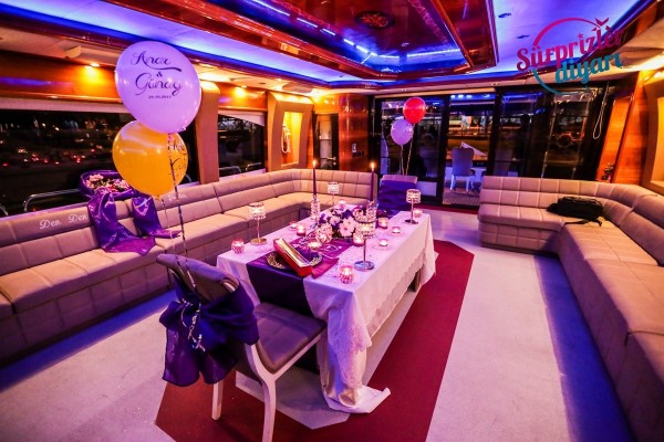 Mega Yatta Lazerle Evlilik Teklifi ve Profesyonel Havai Fişek Gösterisi Özel Paket